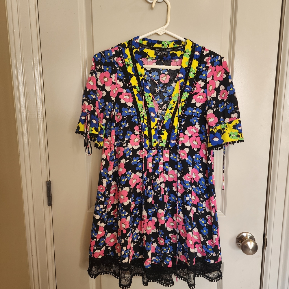 TOPSHOP Floral Short Sleeve Dress with Lace Trim